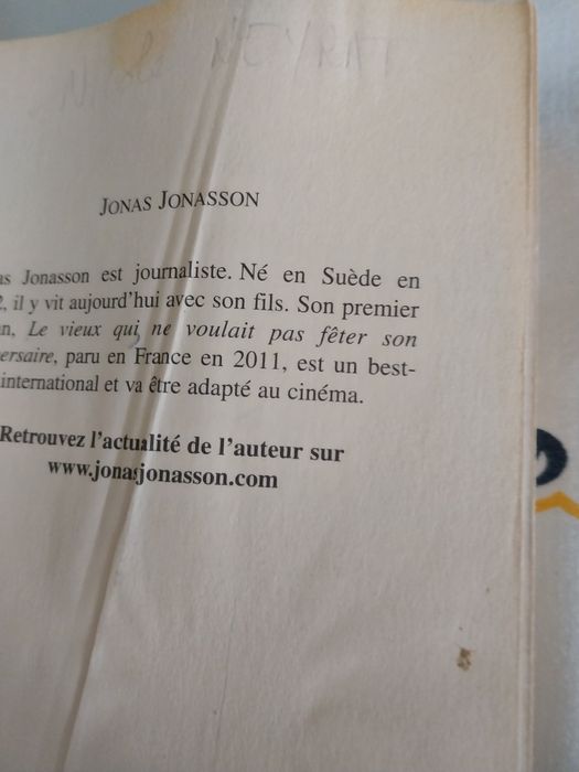 Le vieux qui ne voulait pas fêter son anniversaire. Portes incluídos.