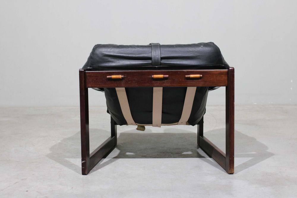 Par de poltronas Percival Lafer em couro | Design Brasileiro