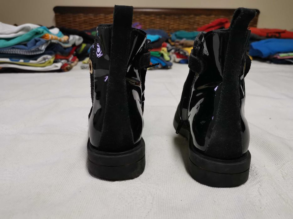 Botas de menina em pele tam. 30 excelentes. Pouco usadas