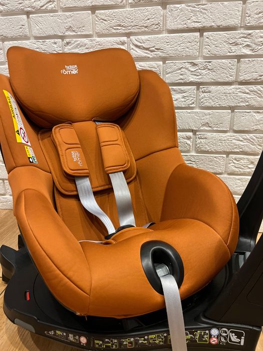 Fotelik samochodowy Britax-Romer dualfix M i-size (RWF)