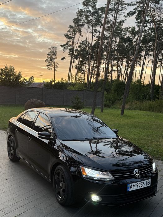 Volkswaggen Jetta 2013 газ-бензин
