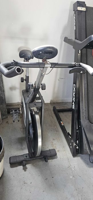 Equipamento de treino ( aparelhos de ginástica ), bom estado.