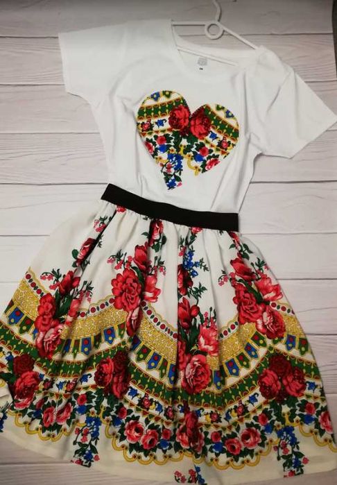 Spódnica ludowa, góralska w kwiaty, biała rozm. L(40)