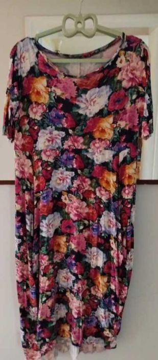 Sukienka w kwiaty ładna wygodna 48 50
