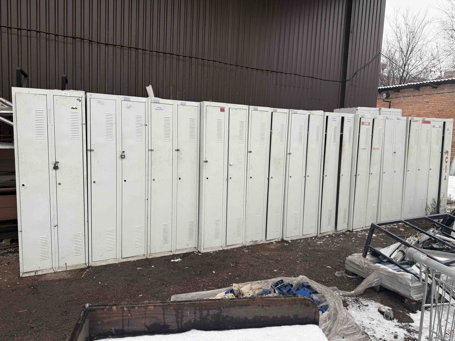 Металеві шафи для переодягання