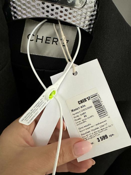 Комплект  жакет приталенный с акцентными плечами  + шорты CHER'17