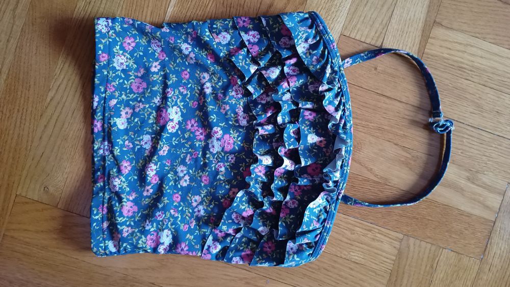 Koszulka kąpielowa dla dziewczynki w kwiatuszki NEXT rozm. 104