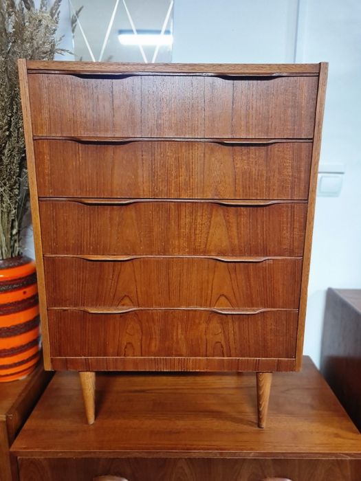 Komoda tekowa z szufladami  vintage design ,Dania lata 60  mid century
