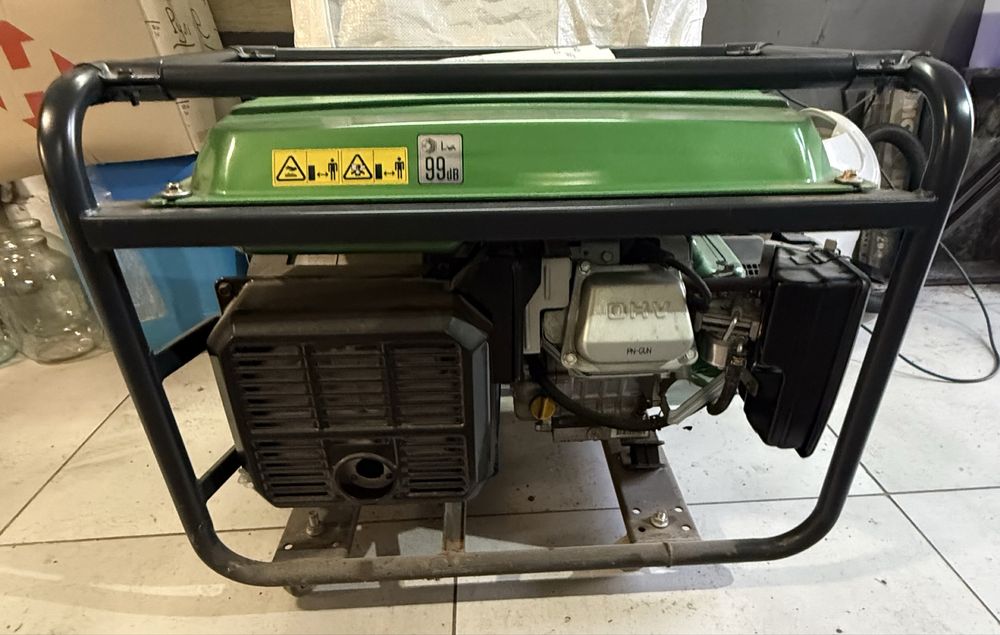 Продам генератор бензиновий Hitachi E50