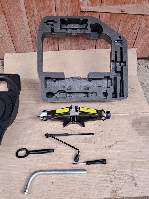 Органайзер домкрат Audi A4 A5