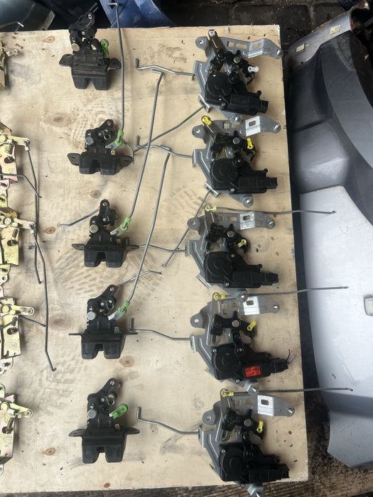 Замок багажніка ляди задньої двері Kia Sportage Kia спортедж