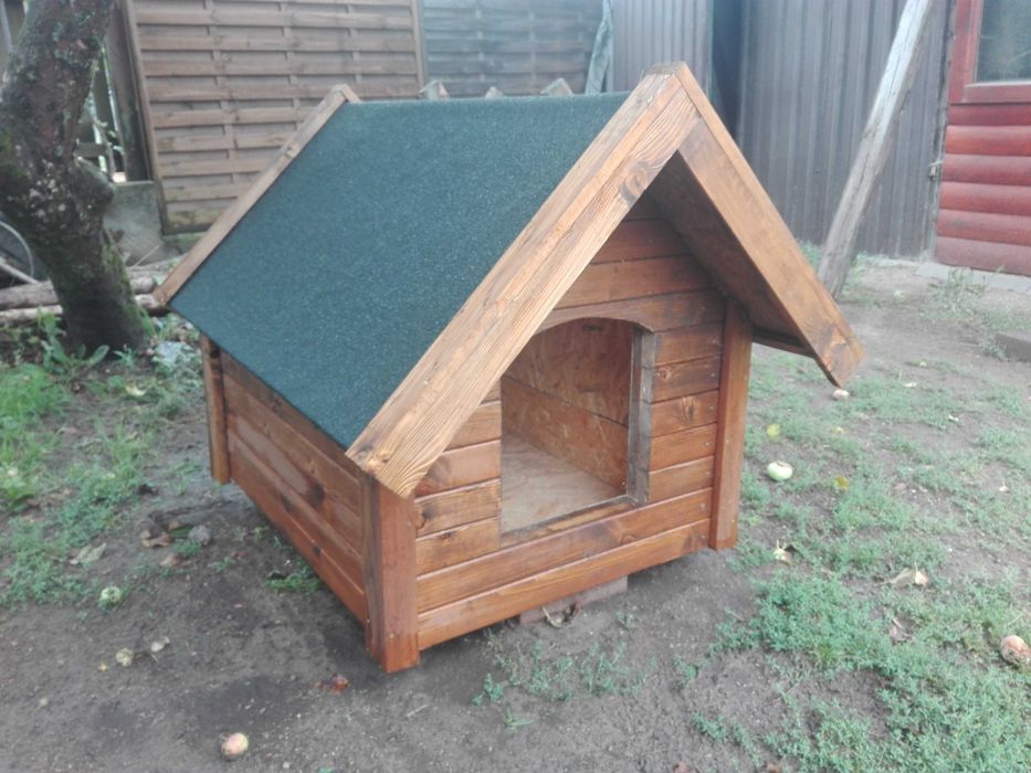 Buda dla psa ocieplona  od reki