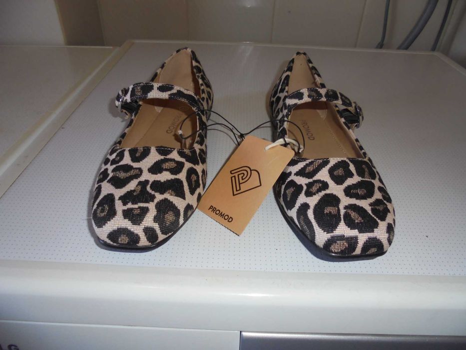 sapatos de mulher novos com etiqueta lindos