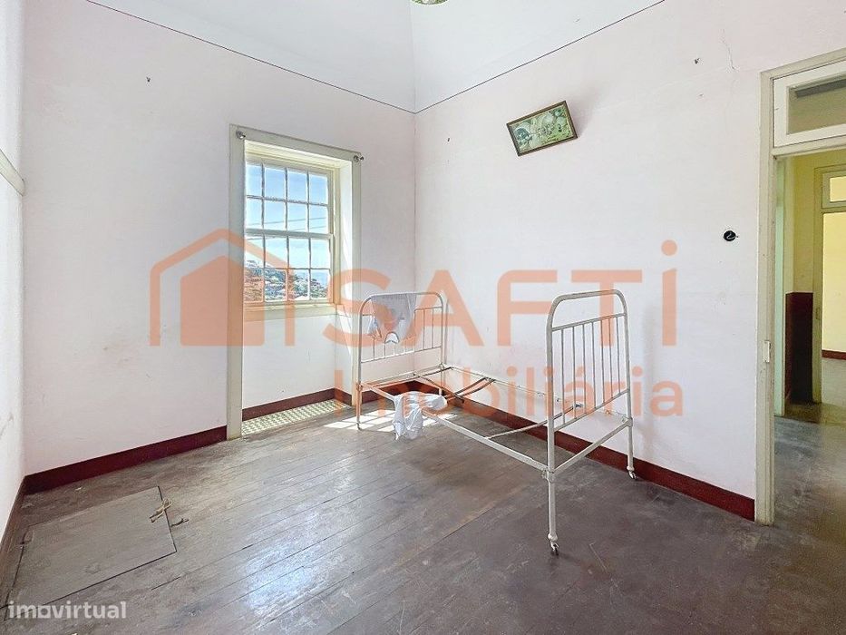 Vende-se moradia na Ribeira Brava com vista para o mar