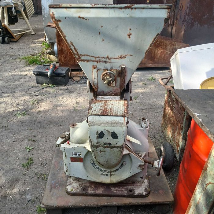 Rozdrabniacz mielnik Alpine 250UP
