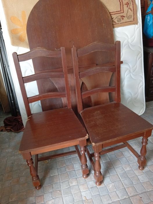 Mesa de cozinha e quatro cadeiras