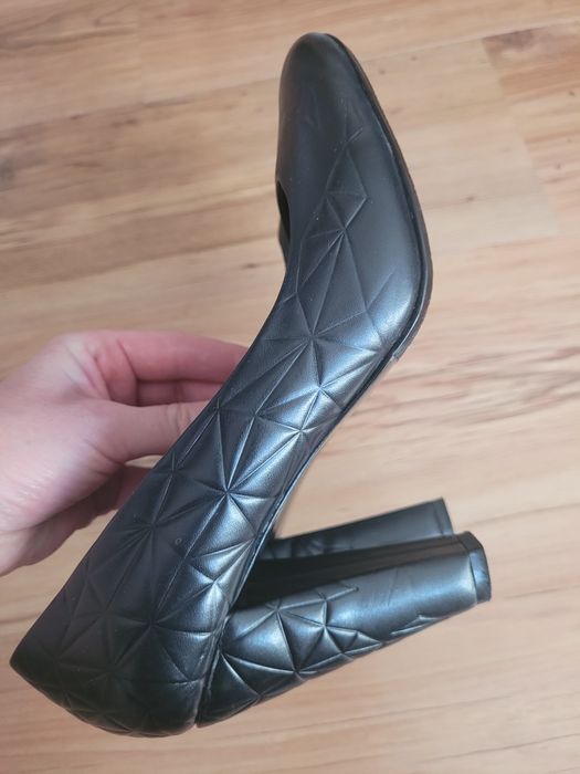 Buty na obcasie United Nude 38