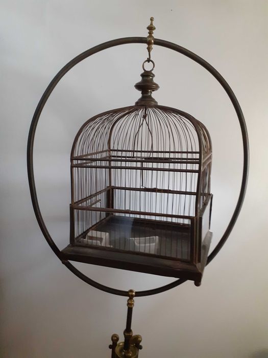 Gaiola antiga de latão