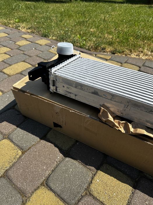 Радіатор радиатор інтеркулер спрінтер W910 2.0 OM654 Sprinter