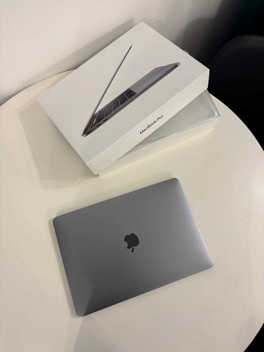 Продаю свій MacBook Pro 13" (2019) – Ідеальний стан