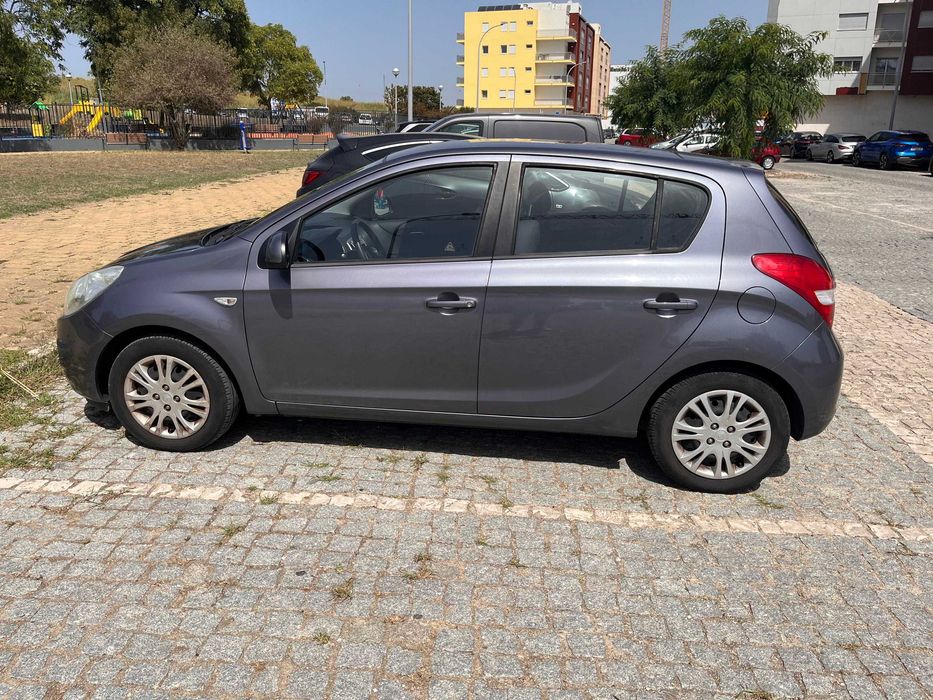 Hyundai i20 1.4 a gasolina, automático, de 2010, com 132.982 km