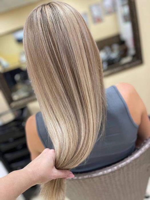 Стрижка ,Фарбування ,Кератин ,Ботокс ,Аір Тач ,Шатуш ,Балаяж