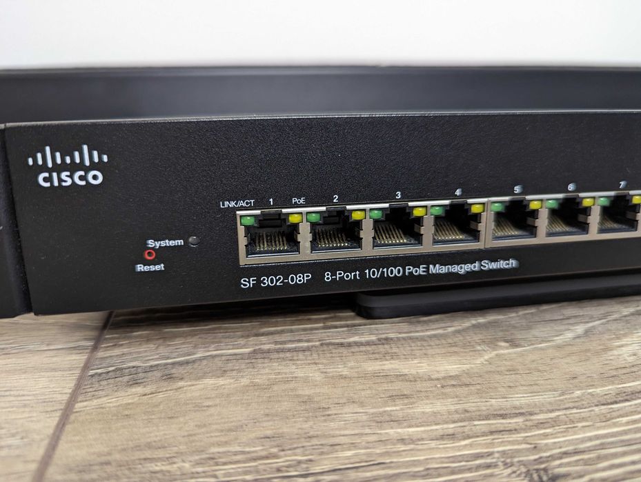 Swtich Cisco SF352-08P - 8 Portas