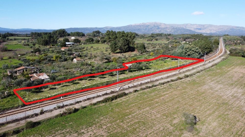 Vende-se quinta na Lardosa, local Ribeirinha.