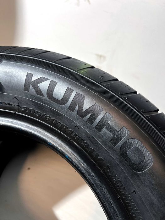 Pneus Kumho Ecsta HS52 - 205/60/15 - Como NOVOS