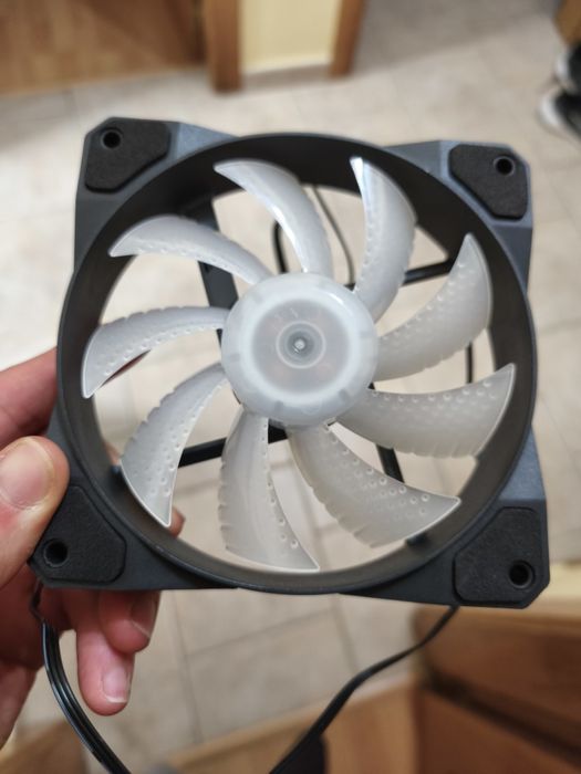 4 ventoinhas MSi com RGB + cabo de ligação64739926138499122