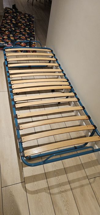 Łóżko składane na kółkach