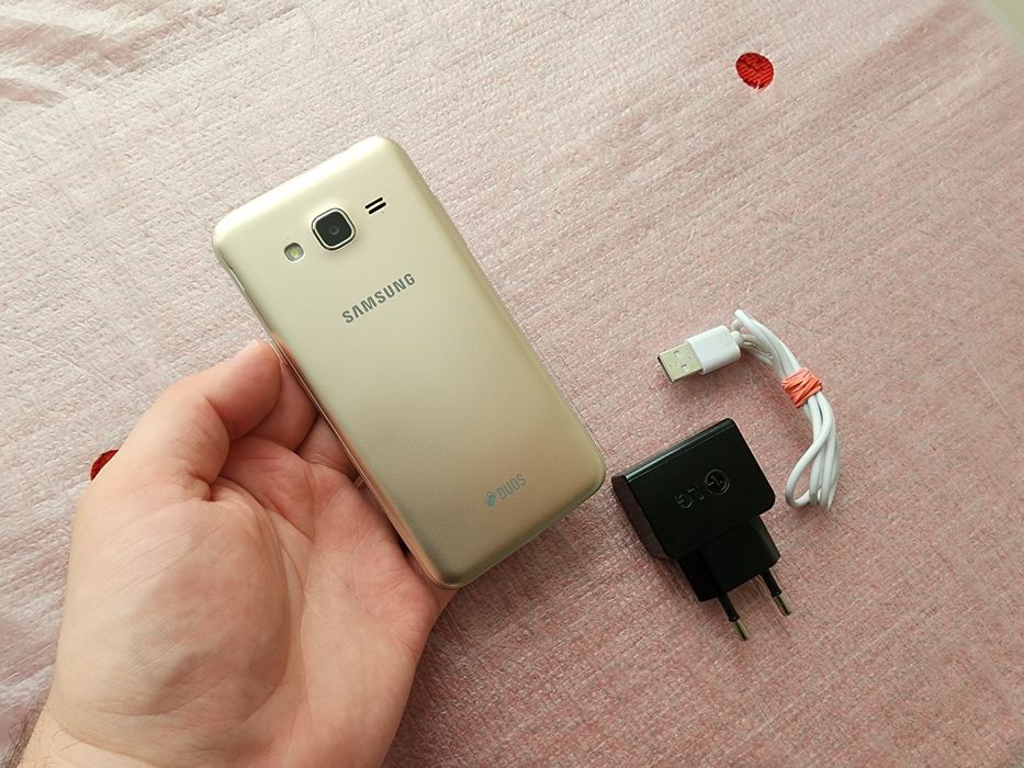 Samsung Galaxy J3 J320Н.Вlack.2сим.карты.Полностью рабочий.