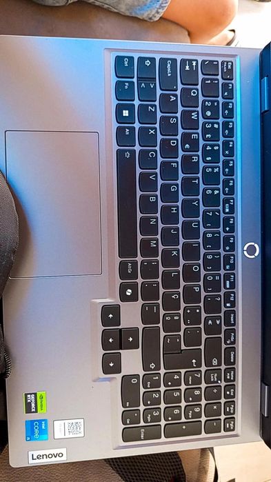 Laptop Lenovo bom