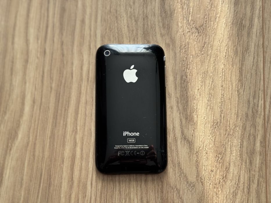 Iphone 3Gs z pudelkiem