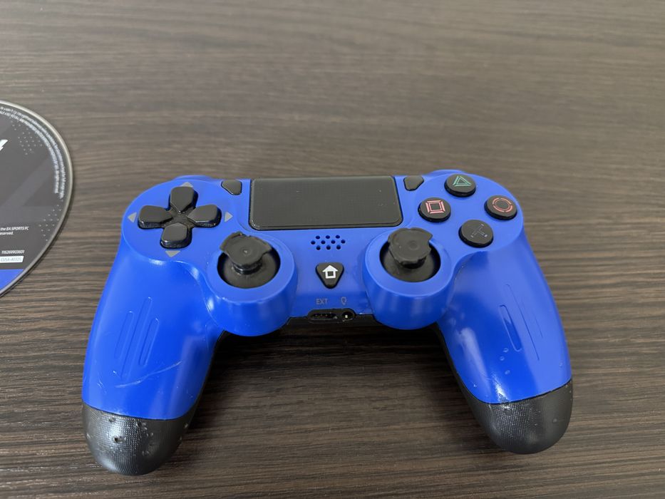 Геймад Playstation 4 + диск FIFA 24