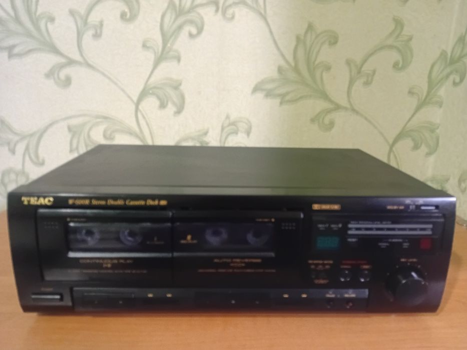 Касетна дека Teac W-600R