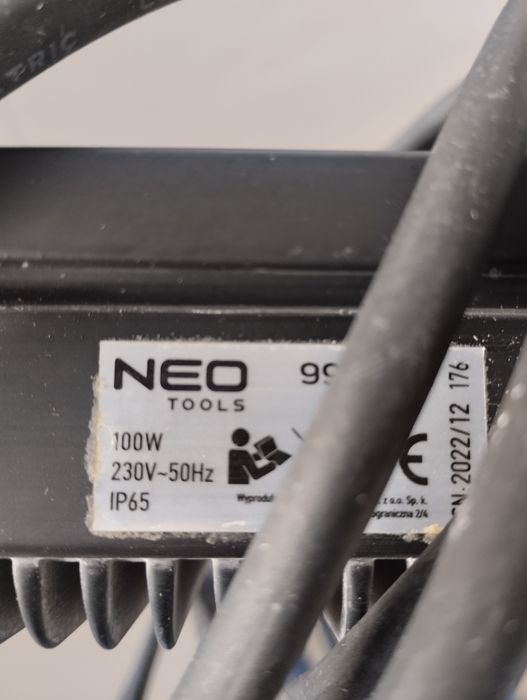 Lampa ze statywem Neo Tools 100 W