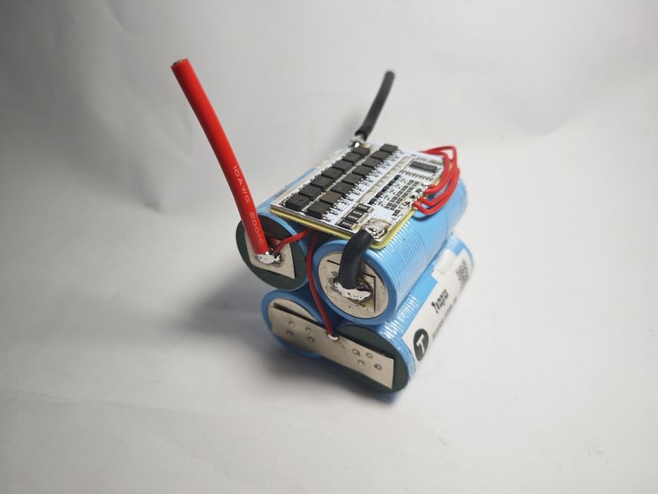 Стартерный аккумулятор LiFePO4 12,8V 6Ah в корпусе Moto 12V 4Ah с BMS