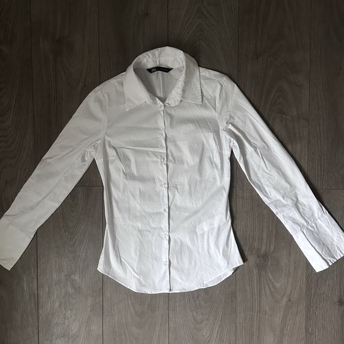 Белая приталенная рубашка Zara