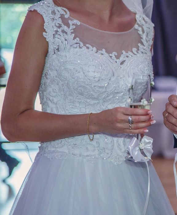 Biała suknia ślubna, r. 36/38, gipiura, tiul