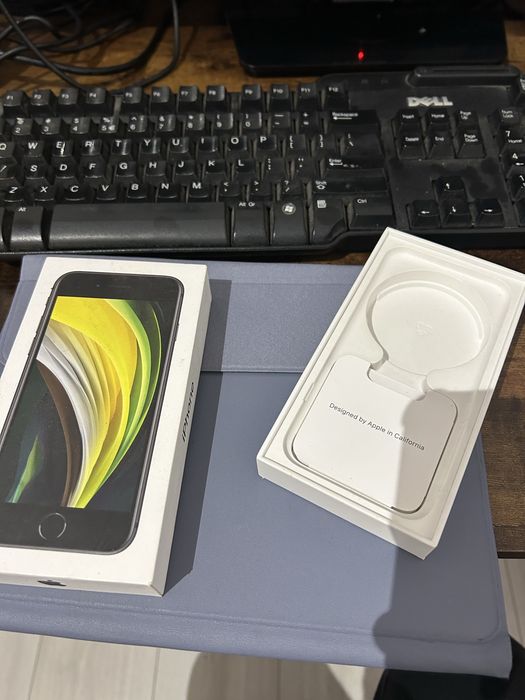 Iphon SE 2020 b. dobry