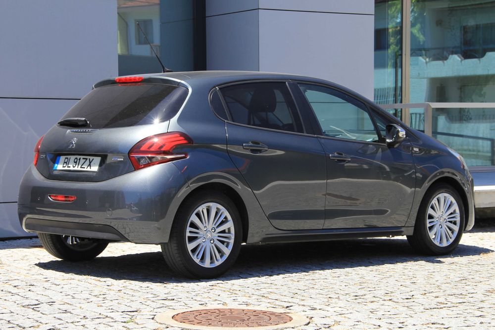 Peugeot 208 1.2 PureTech Style - Desde 92€/mês