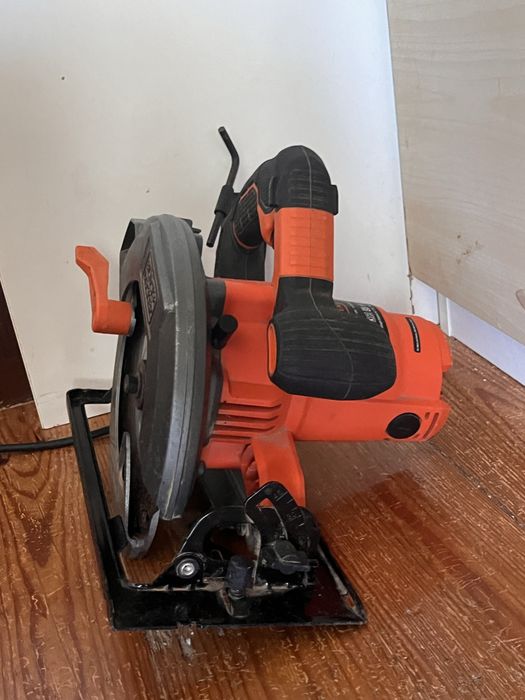 serra circular Black & Decker CS1550