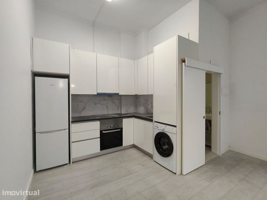 Loja / Apartamento T1 / Leiria — Leiria, Pousos, Barreira E Cortes, Leiria