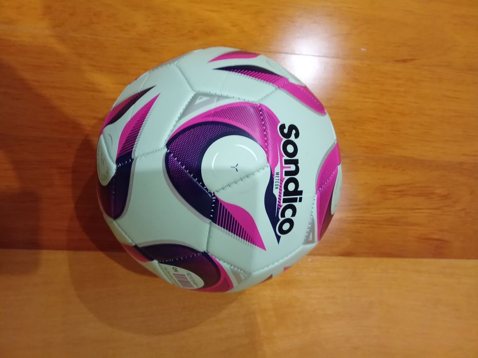 Bola  de  futebol