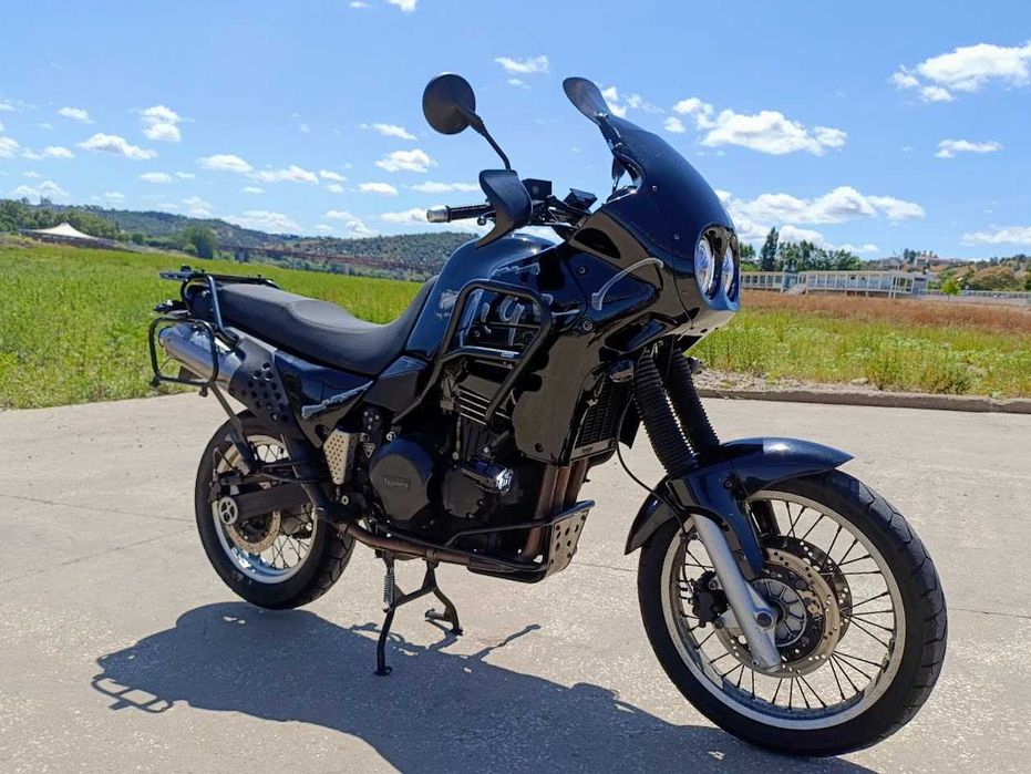 Moto trail clássica Triumph Tiger 900 T400