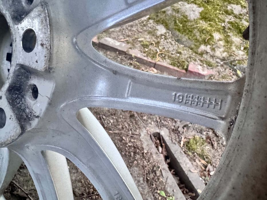 Alufelgi z oponami zimowymi BMW