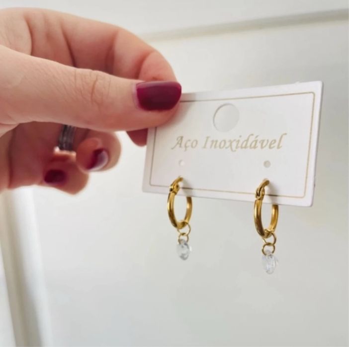 Argolas douradas com cristais aço inoxidável