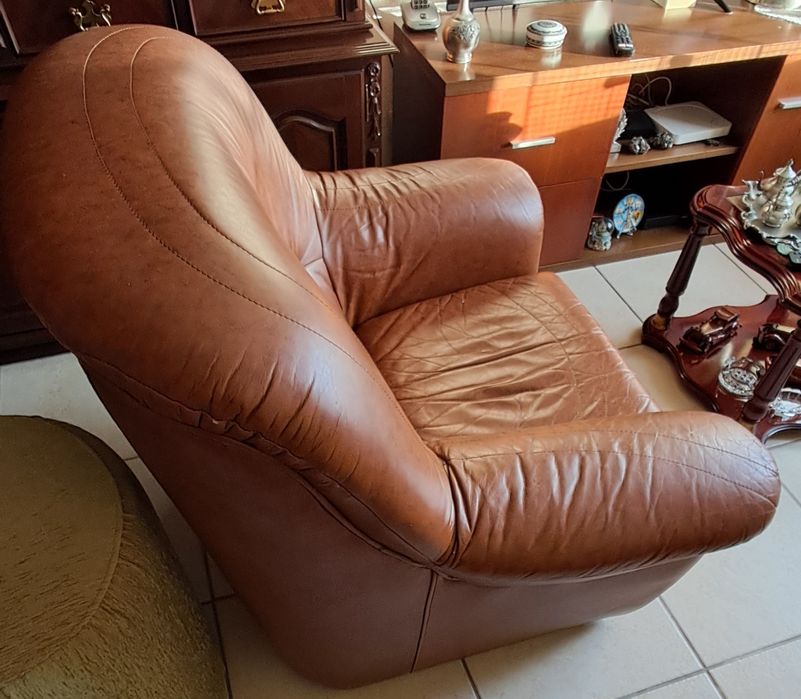 Conjunto de sofás em couro