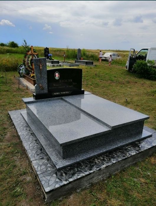 Пам'ятники від виробника LMR